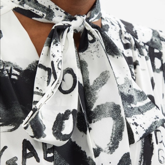 Dolce and Gabanna graffiti silk dress. Worn 1 time a couple of hours. - Picture 6 of 8